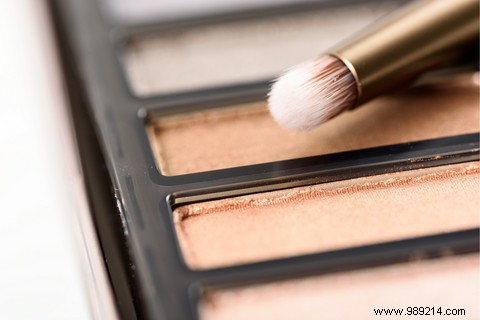 Bright complexion and make-up for spring 