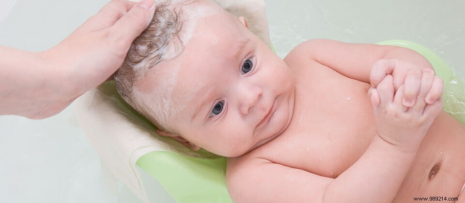 Newborn hair – how to take care of it? 