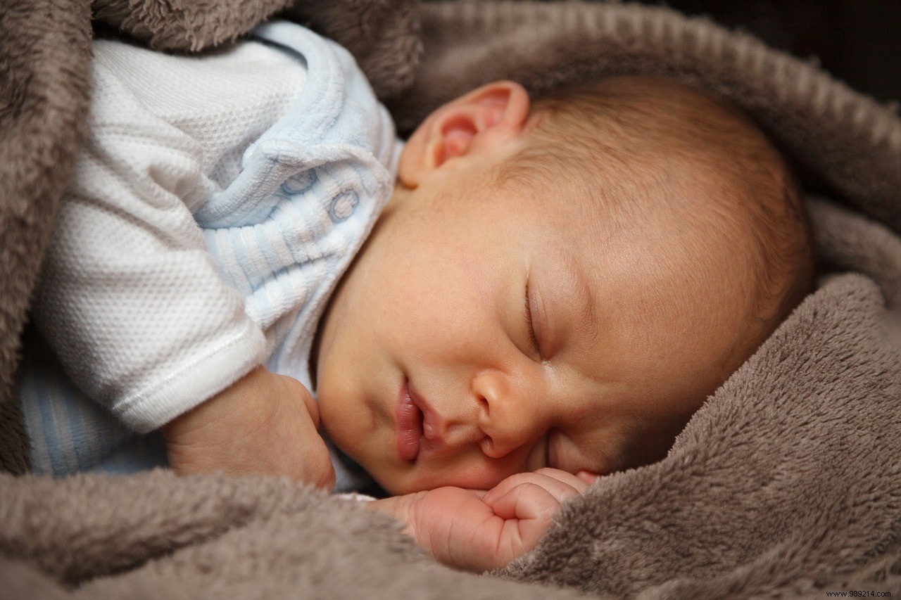 How to help baby sleep through the night? 