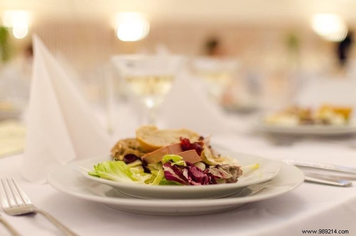 How to choose your wedding caterer? 