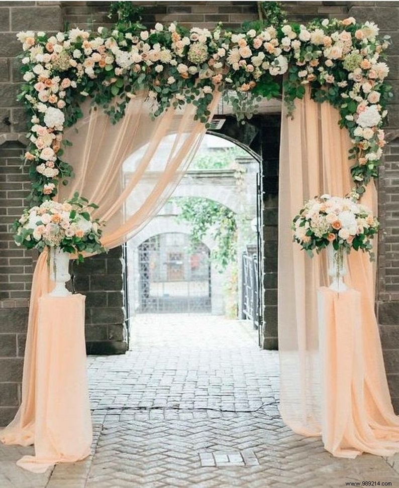 An arch to decorate your ceremony 