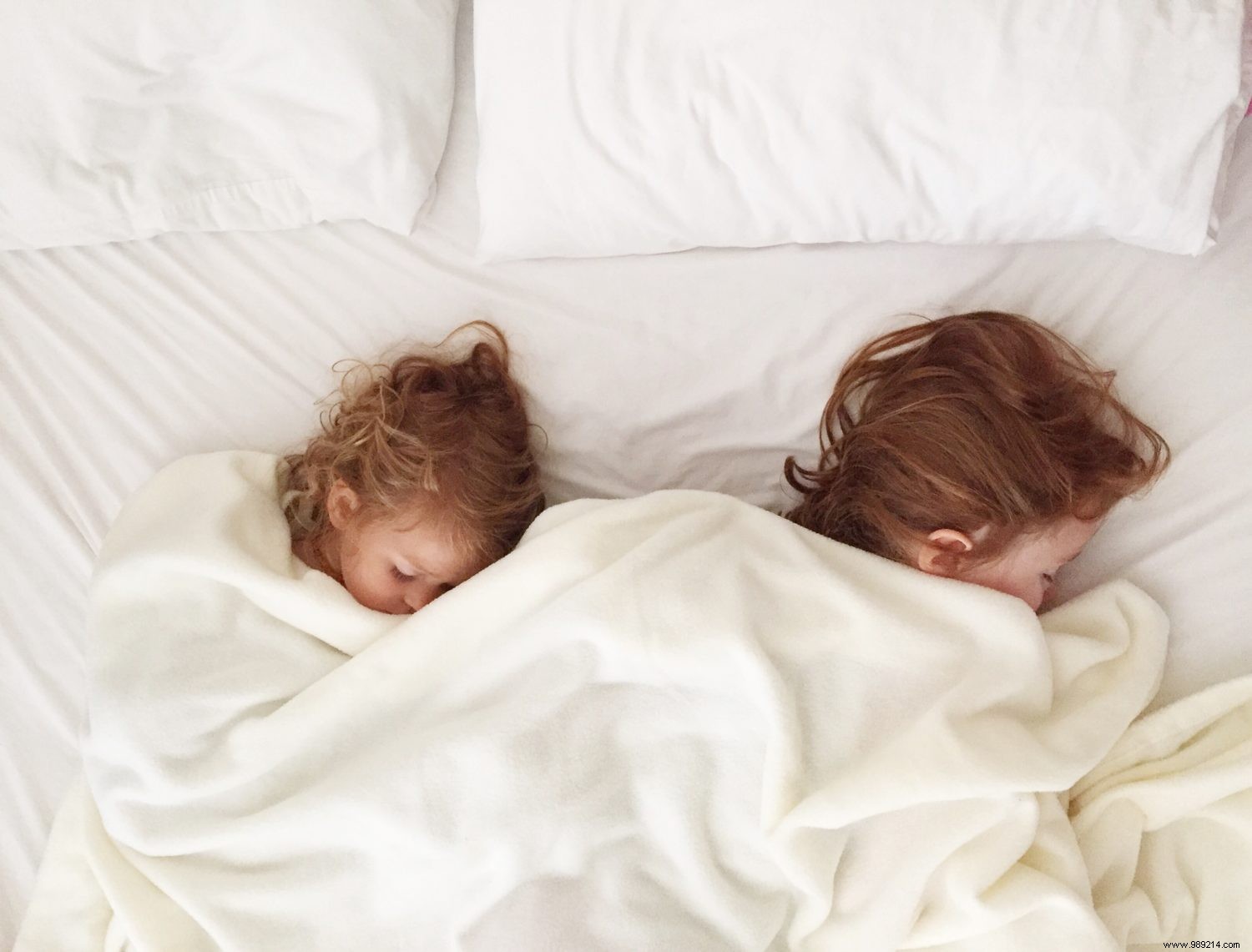 How to deal with jet lag when traveling with children? 