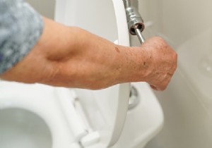 Urinary problems in seniors:what are they, symptoms, treatments 