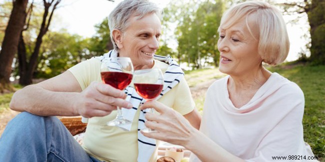 Alcohol and the elderly:even greater health risks 