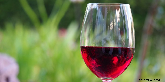 1 glass of wine a day to live long:myth or reality? 