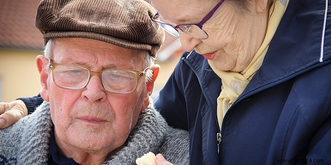 What is senility? What are the signs and symptoms? 