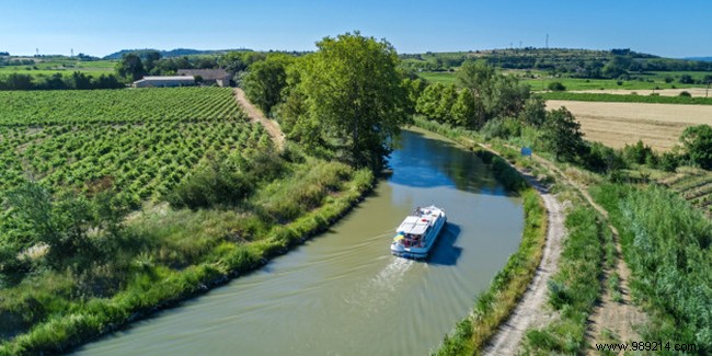 The Canal du Midi by boat without a licence:advice and organization 
