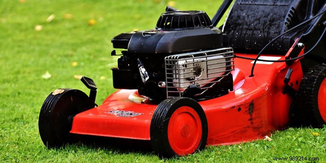 Can we mow on Sundays and public holidays? What the law says ? What hours? 