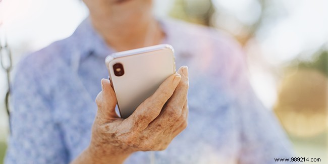 Smartphone for seniors:3 points to check before buying 