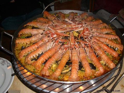Paella, the Spanish dish 