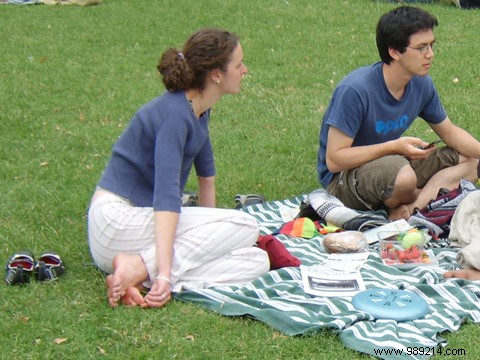 Picnic:where and what to eat? 