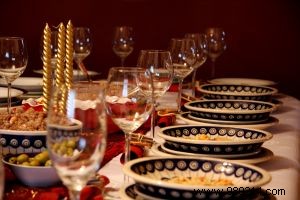 Decorating the Christmas table:some ideas 