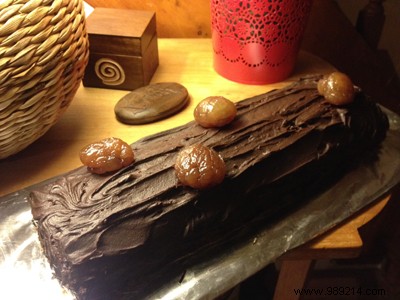 Log with apples, chestnuts and chocolate 