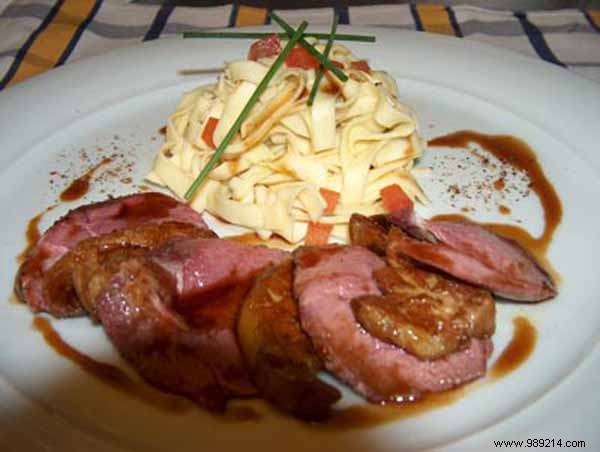 Paired duckling and foie gras with fresh pasta * 
