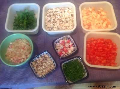 Verrines of rice with prawns and raw salmon 