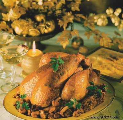 Capon stuffed  truffled  with parsley, garnished with chanterelles 