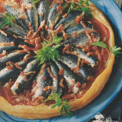 Puff pastry of fresh sardines with belly bacon rolled with Basque spices 