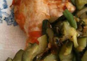 Braised chicken thighs with Espelette pepper and zucchini with cumin 