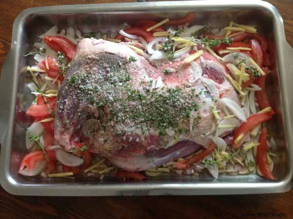 Lamb shoulder confit with ginger and green curry 