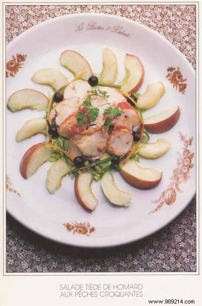 Warm lobster salad with crunchy peaches 