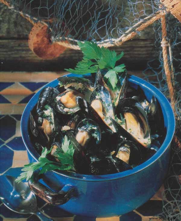Bouchot mussels with sweet cider, flat-leaf parsley and Espelette pepper 