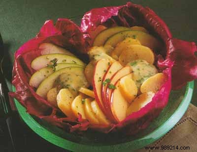 Red salad with rattes, granny smith and red apple 