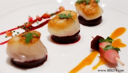 Scallops with spiced cooked beets, 