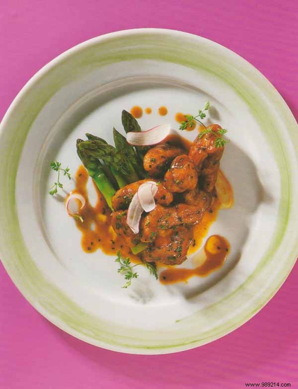 Glazed asparagus, fricassee of veal sweetbreads with sherry vinegar 