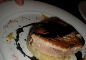 Semi-cooked red tuna steak, balsamic caramel and candied lemon 