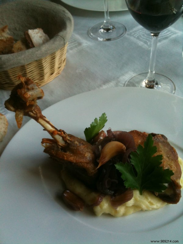 Gers duck confit, salad with walnuts and sacred grass, 