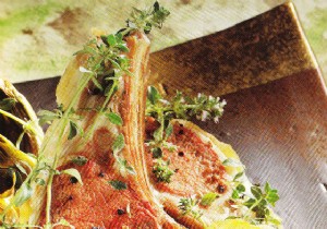 Rack of lamb with thyme, pepper and salt 