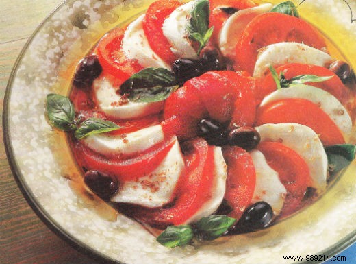 Mozzarella salad, marinated peppers, bouquet of Provence 