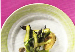 Tips of cooked and raw green asparagus with warm oysters and winkles 