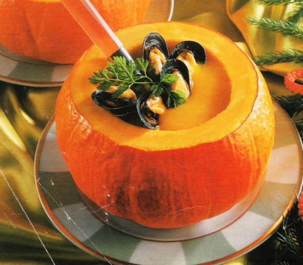 Pumpkin soup with mussels 