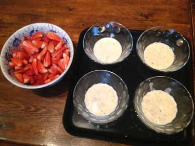 Verrine of pannacotta with Tahitian vanilla, Gariguette strawberry salad with speculoos 