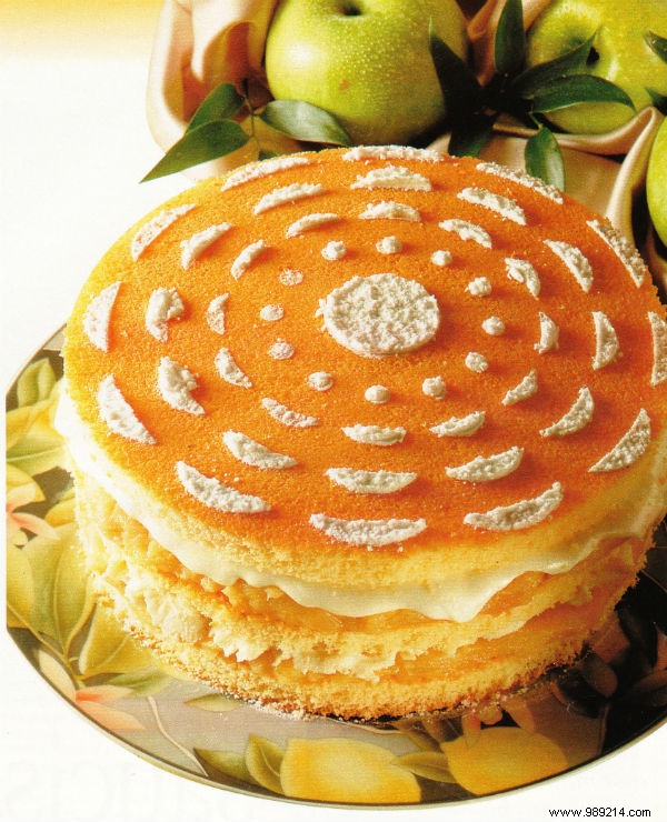 Cake made with apples and fragrant syrup 