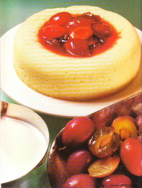 Semolina cake with plums 