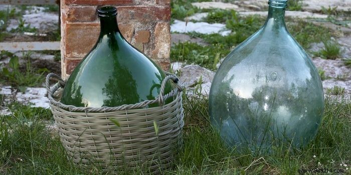 How to highlight a demijohn in your garden? 