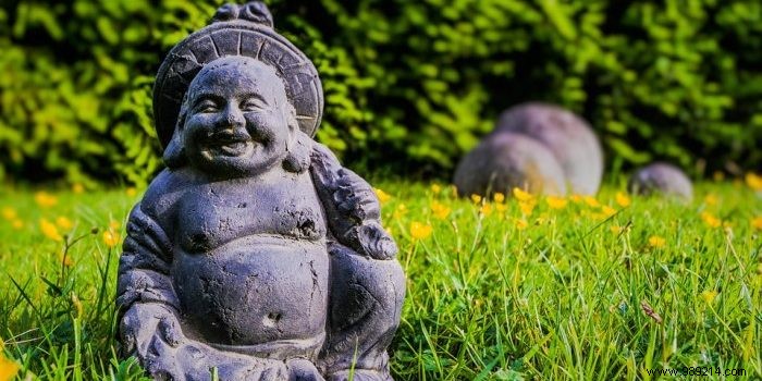 Create a Feng Shui garden in front of your house 