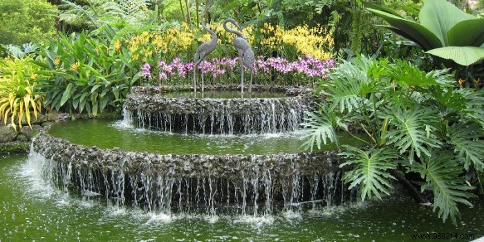 Decorate your garden with a fountain 
