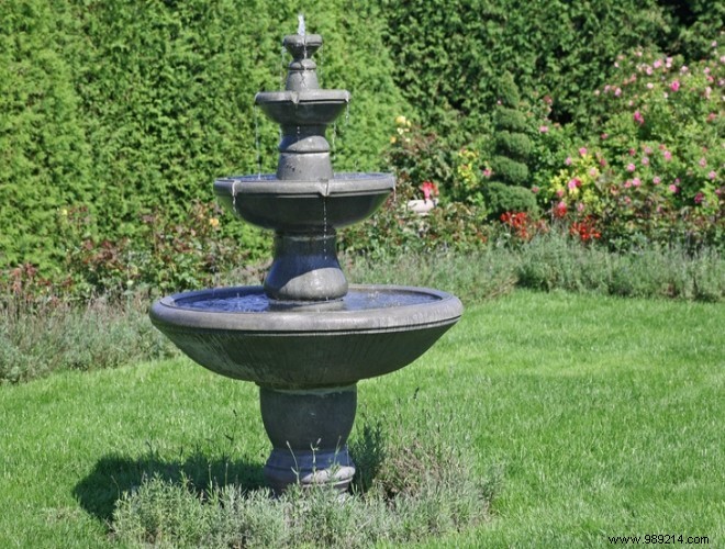 Decorate your garden with a fountain 