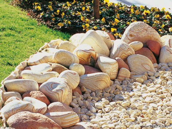 Natural materials to integrate into your garden 