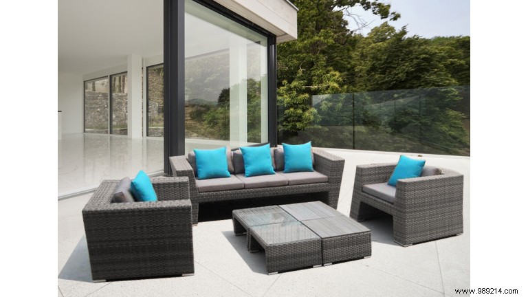 Arrange your landscaped garden with high-end furniture 