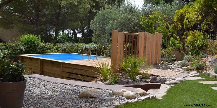 Adorn the garden with an original swimming pool 