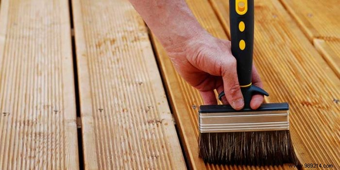 How to clean a wooden deck? 