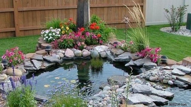 Install a harmonious pond to beautify the garden 