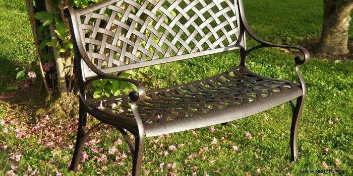 Tips for properly maintaining your iron garden furniture 