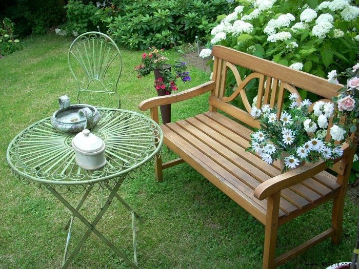 How to arrange and decorate your garden? 