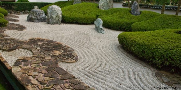 How to make an outdoor Zen garden? 