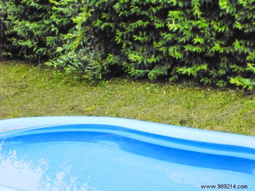 Essential accessories for an above ground pool 